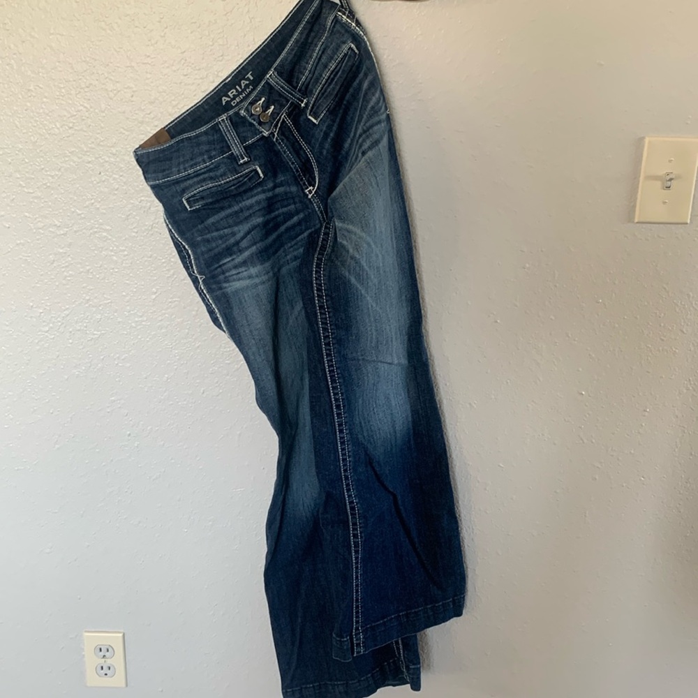Ariat jeans size 28s